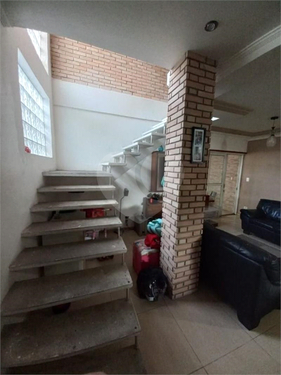 sobrado 3 dorms Tremembe