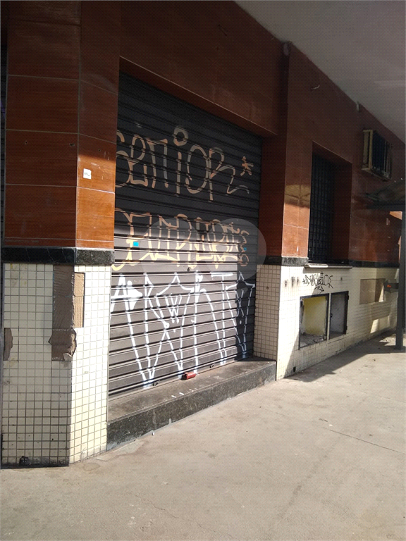 PONTO COMERCIAL EM AVENIDA  DE ESQUINA