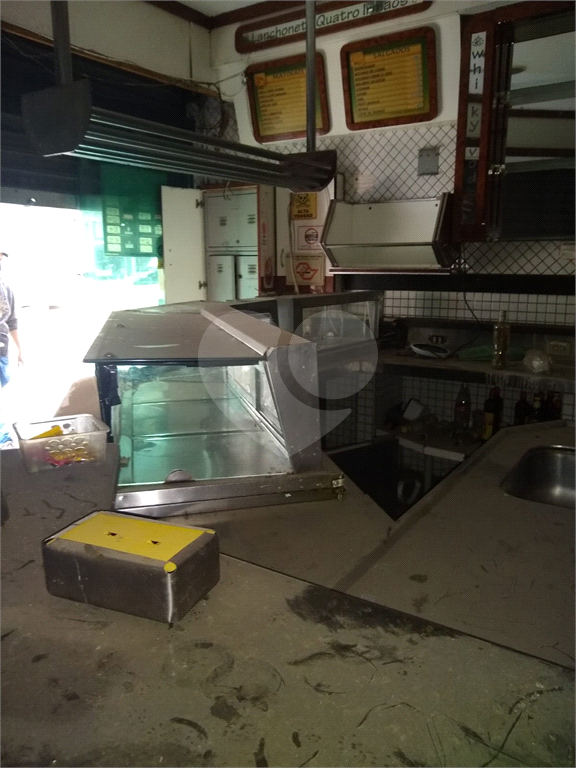 PONTO COMERCIAL EM AVENIDA  DE ESQUINA