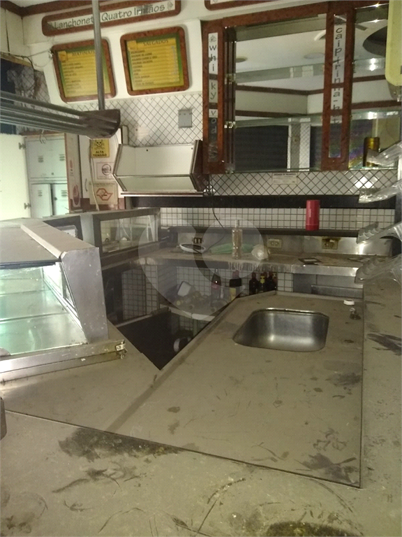PONTO COMERCIAL EM AVENIDA  DE ESQUINA