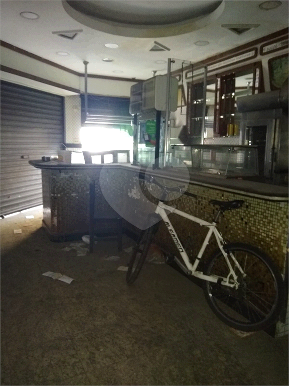 PONTO COMERCIAL EM AVENIDA  DE ESQUINA
