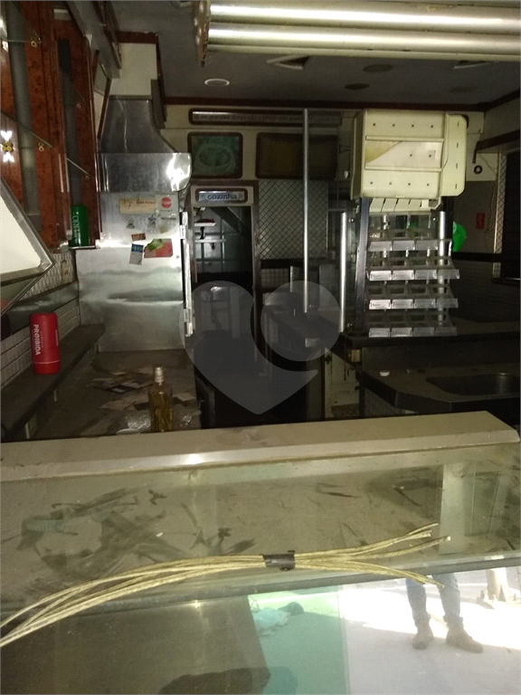 PONTO COMERCIAL EM AVENIDA  DE ESQUINA