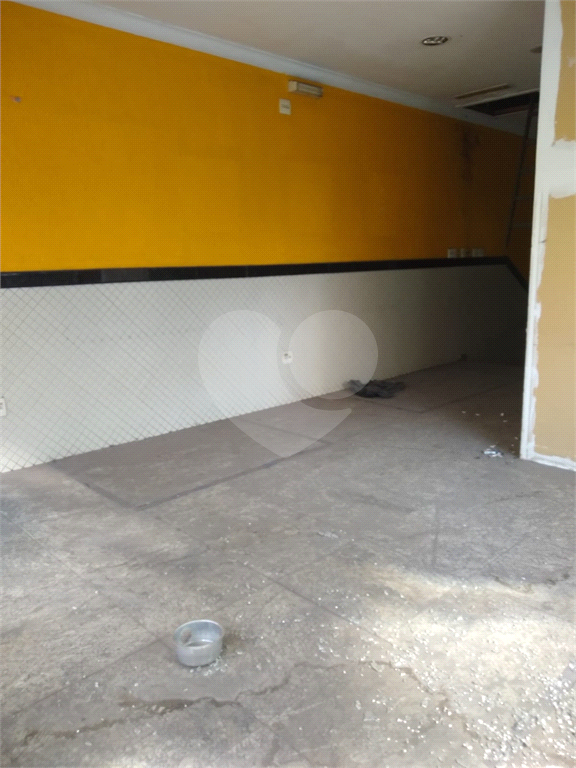 PONTO COMERCIAL EM AVENIDA  DE ESQUINA