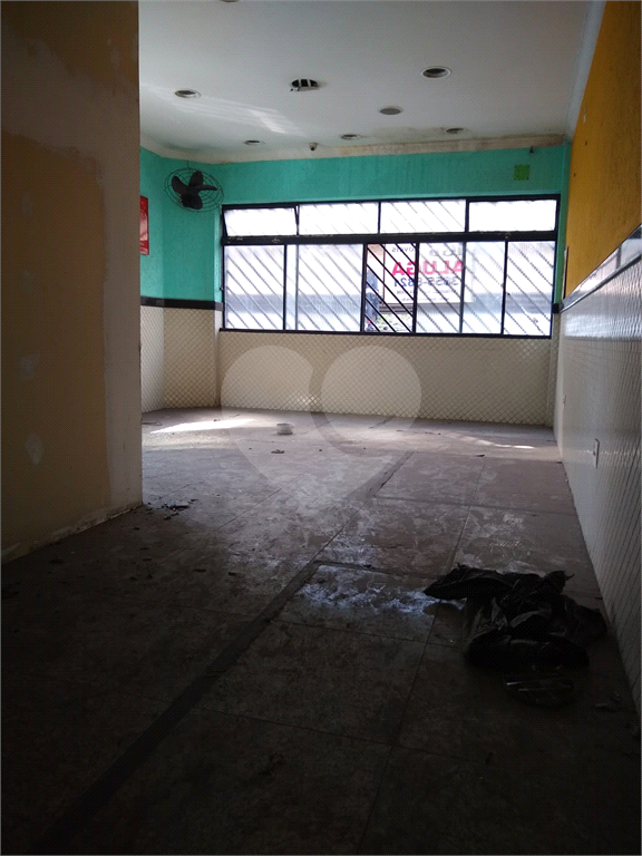 PONTO COMERCIAL EM AVENIDA  DE ESQUINA