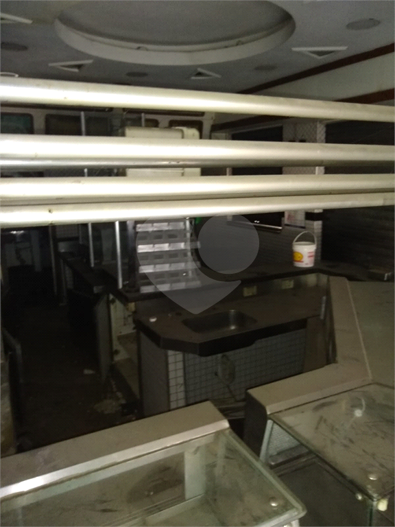 PONTO COMERCIAL EM AVENIDA  DE ESQUINA