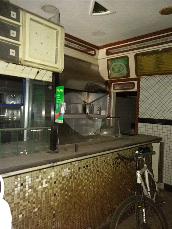 PONTO COMERCIAL EM AVENIDA  DE ESQUINA