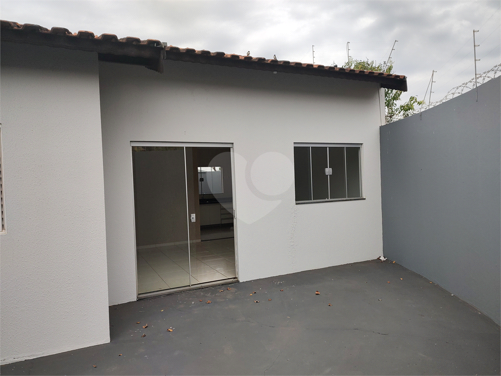 Casa à venda com 2 quartos, 66m² - Foto 1