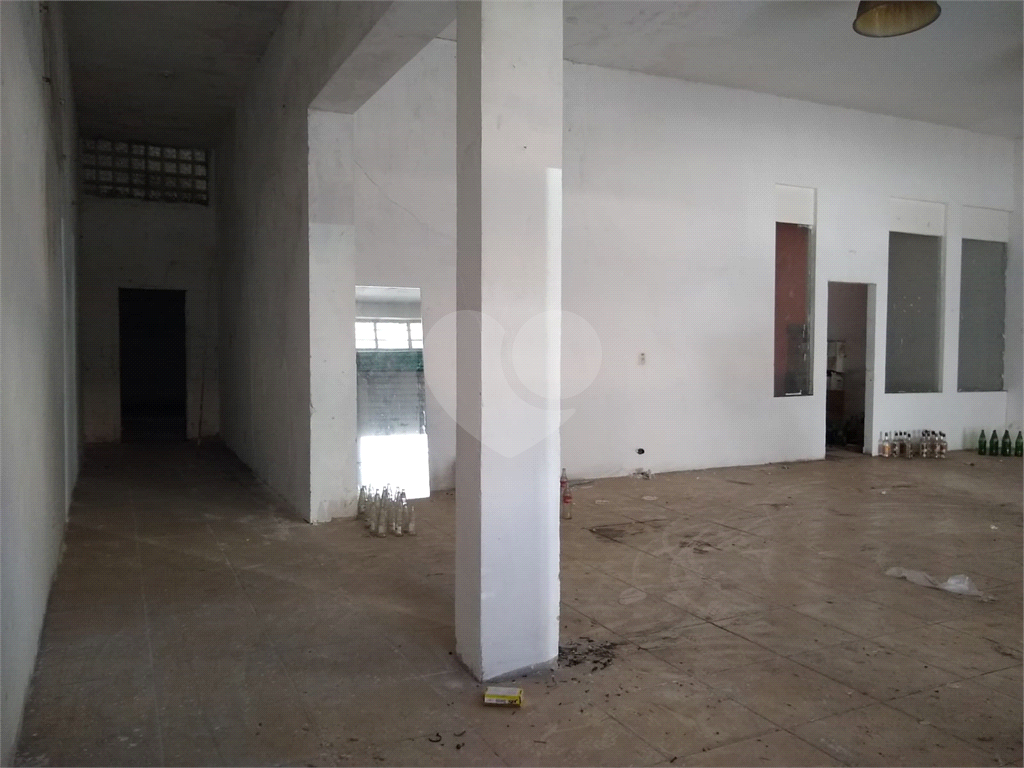 PONTO COMERCIAL EM AVENIDA 