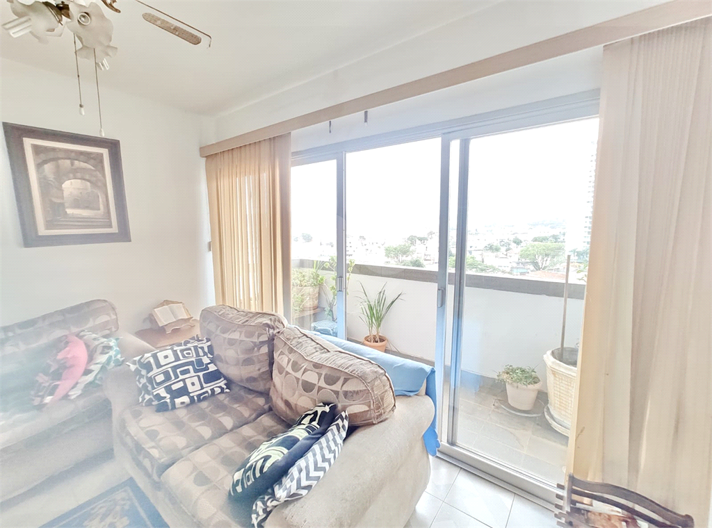 Apartamento 3 dormitórios com varanda, 