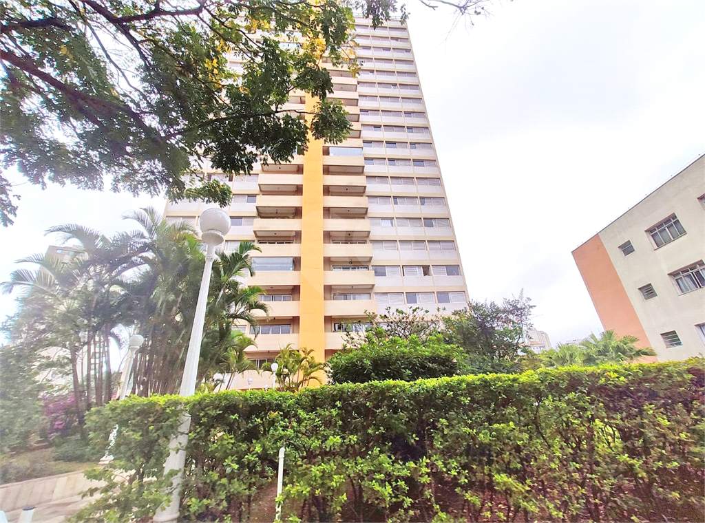 Apartamento 3 dormitórios com varanda, 