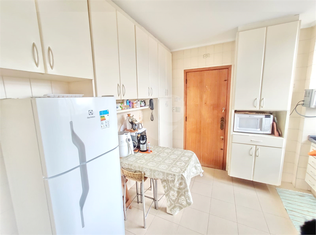 Apartamento 3 dormitórios com varanda, 