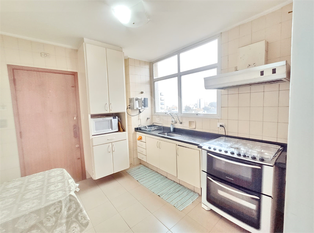 Apartamento 3 dormitórios com varanda, 