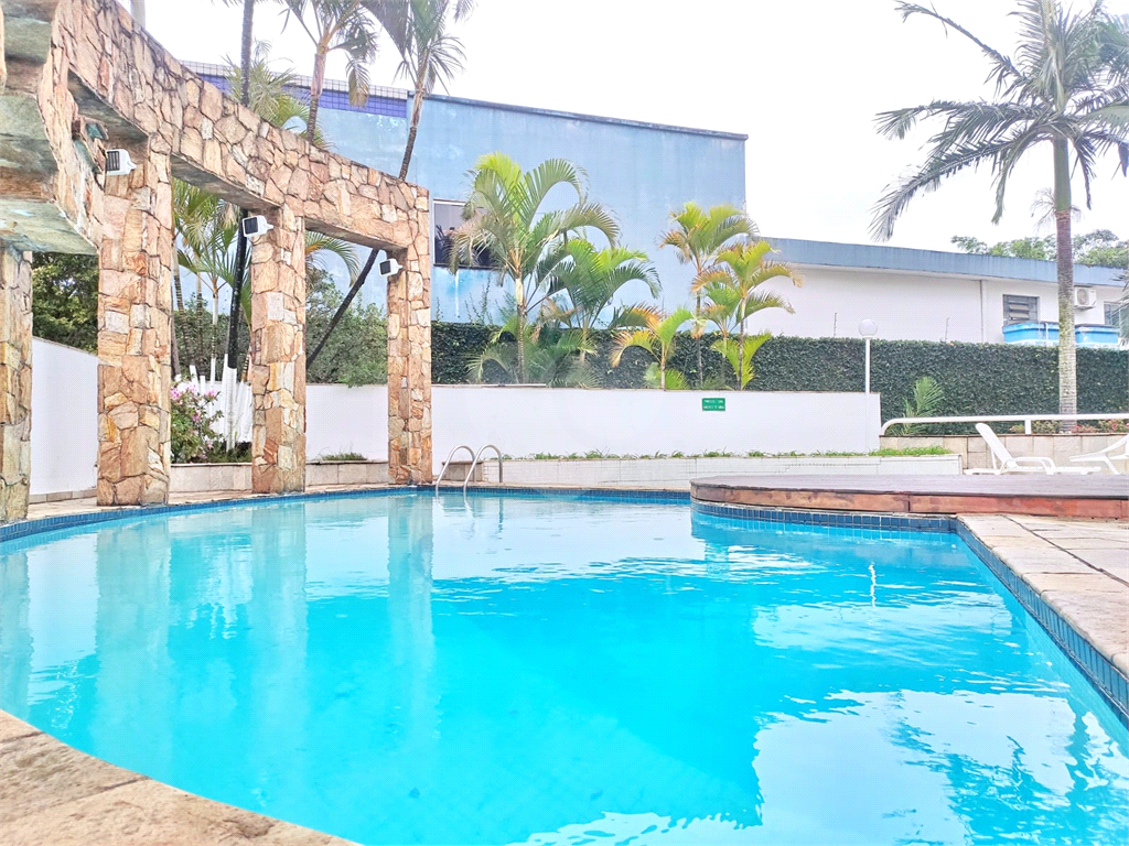 Apartamento 3 dormitórios com varanda, 