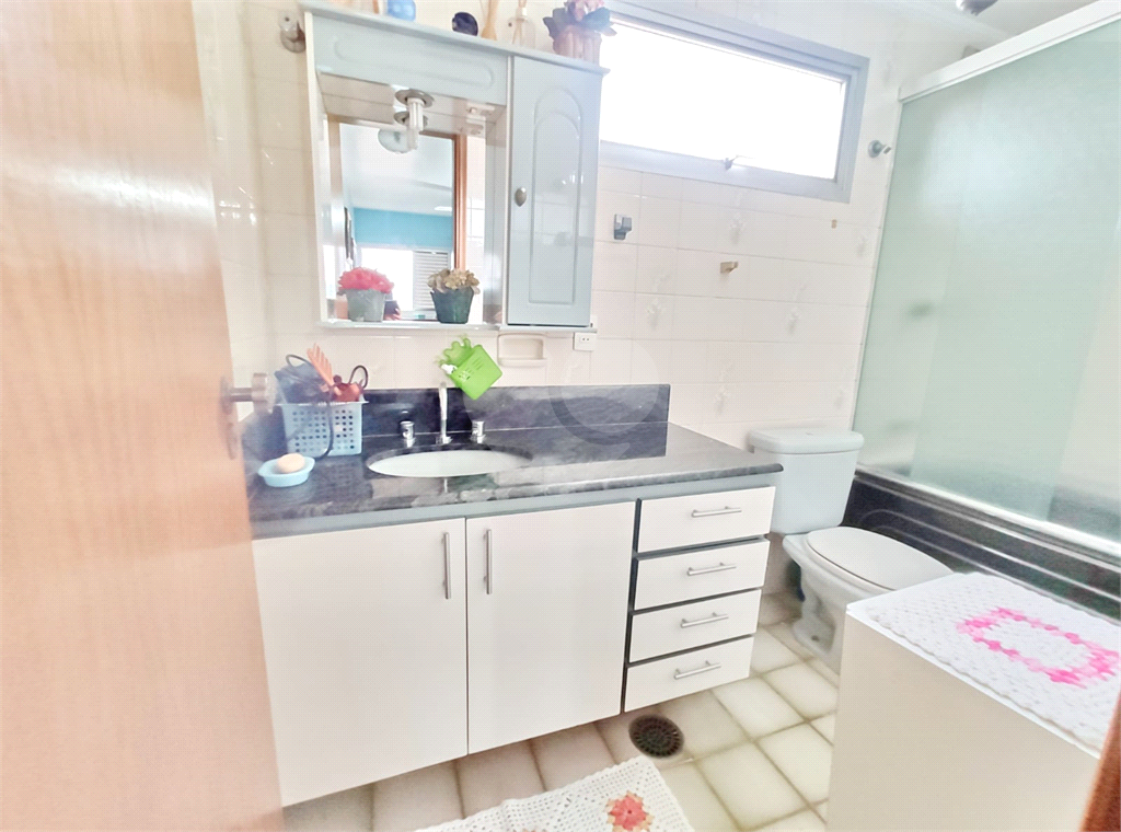 Apartamento 3 dormitórios com varanda, 