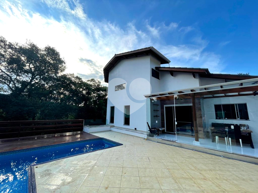 Casa de Condomínio à venda com 4 quartos, 232m² - Foto 2