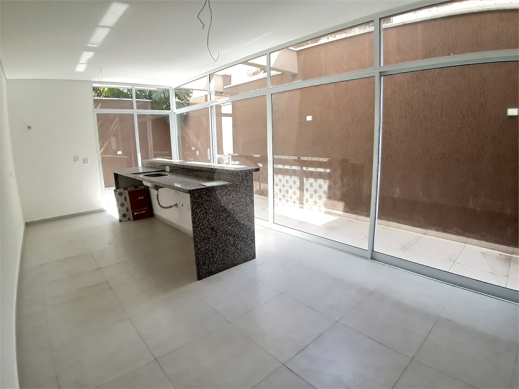 Sobrado na Vila Augusta pertinho de amplo comercio da Rua Conego Valadão
