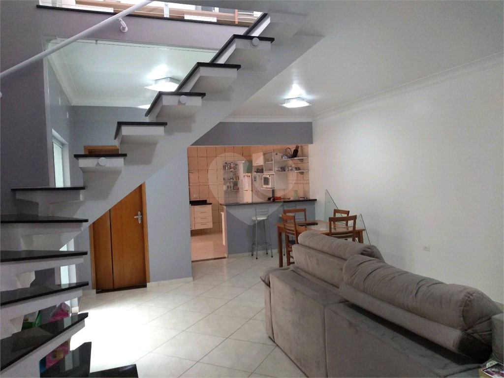 Sobrado à venda com 3 quartos, 215m² - Foto 1