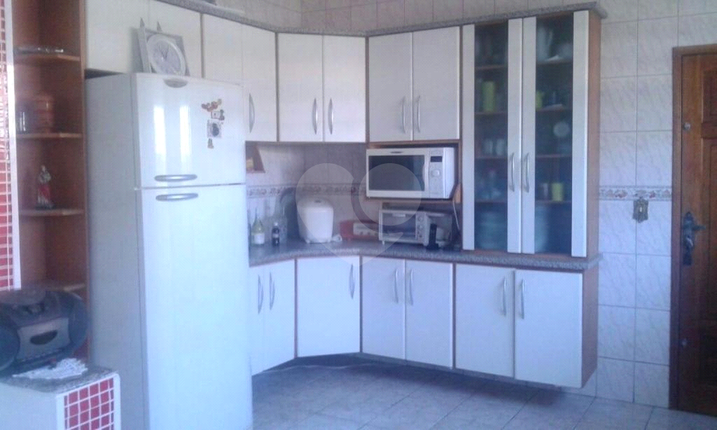 Sobrado à venda com 3 quartos, 200m² - Foto 2