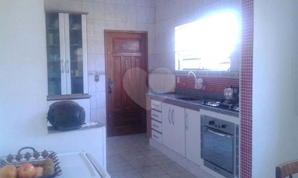 Sobrado à venda com 3 quartos, 200m² - Foto 1