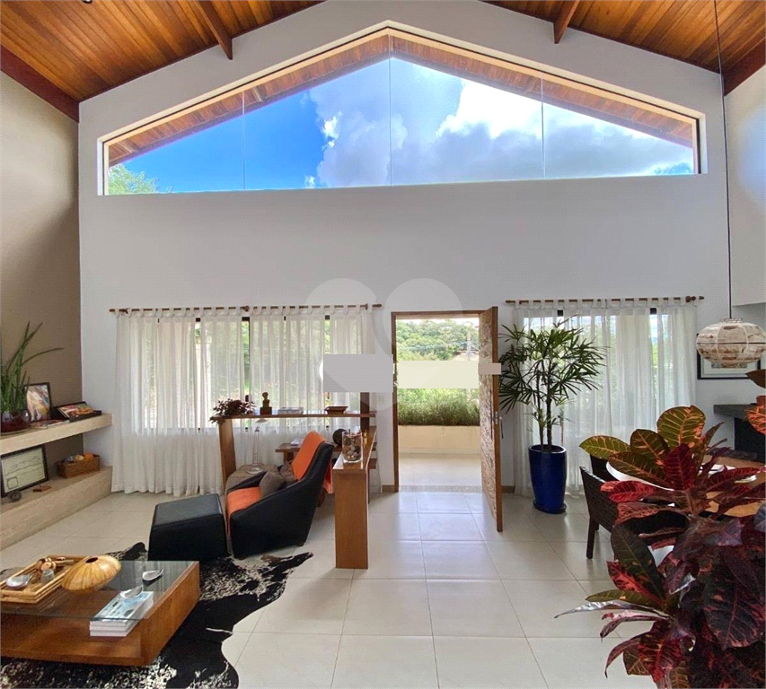 Casa de Condomínio à venda com 4 quartos, 234m² - Foto 1