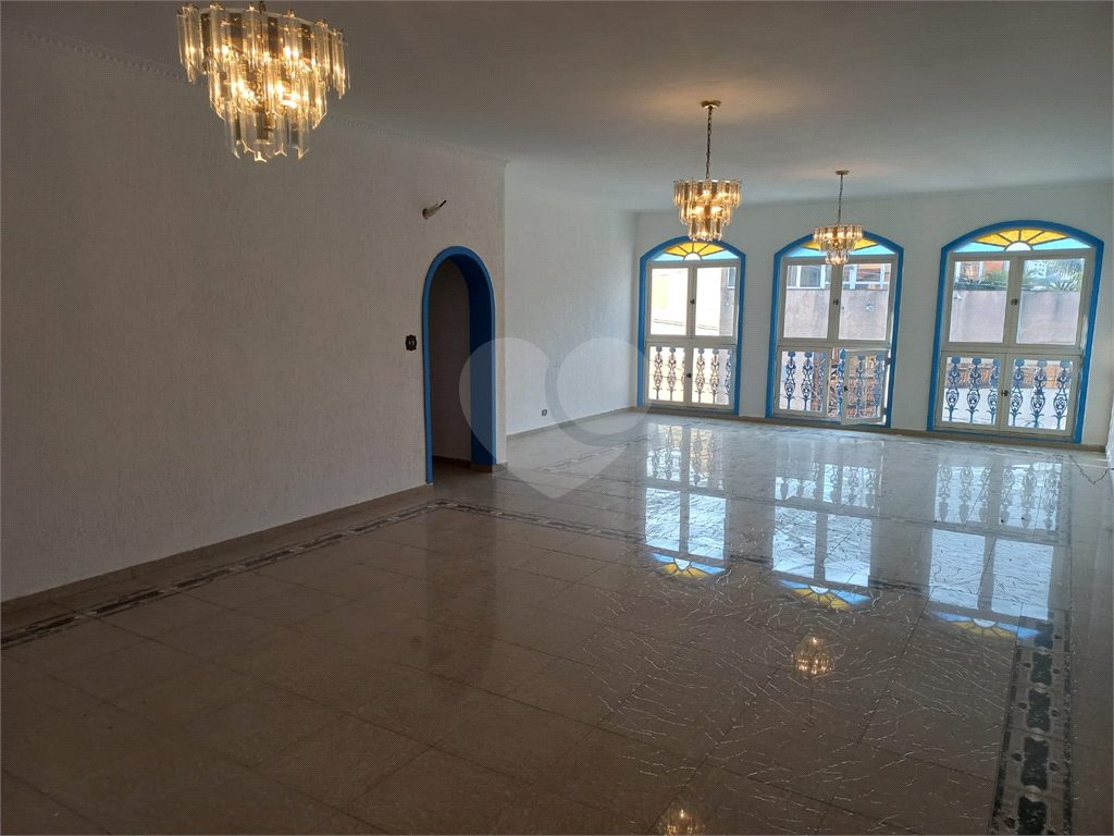 Casa Assobradada no Jardim São Paulo com 5 dormitórios 3 suítes 8 vagas Piscina e Salão de Festas!!