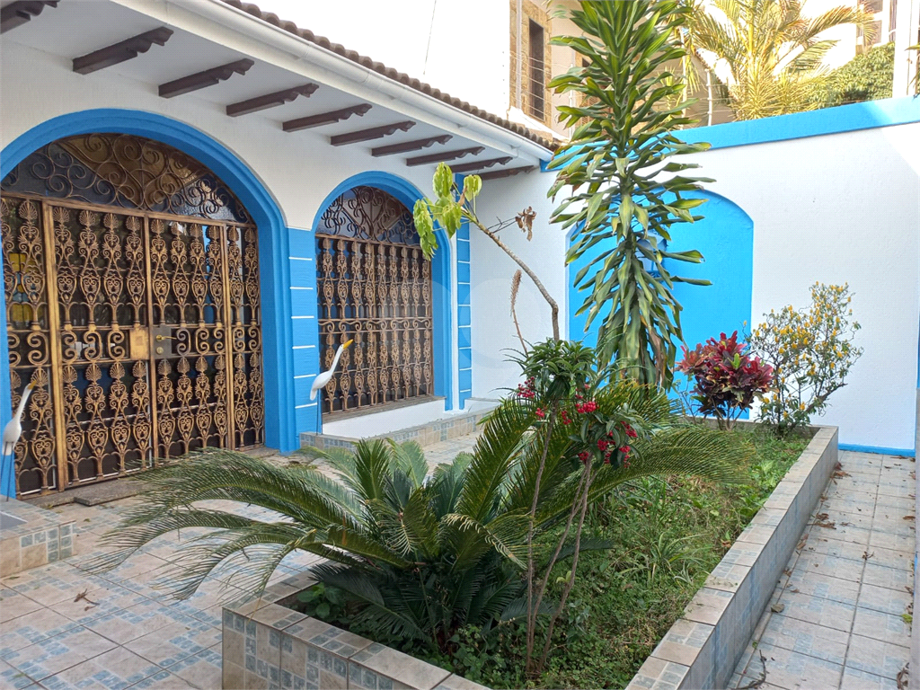 Casa Assobradada no Jardim São Paulo com 5 dormitórios 3 suítes 8 vagas Piscina e Salão de Festas!!