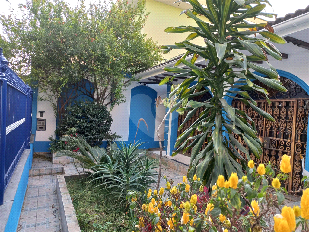 Casa Assobradada no Jardim São Paulo com 5 dormitórios 3 suítes 8 vagas Piscina e Salão de Festas!!