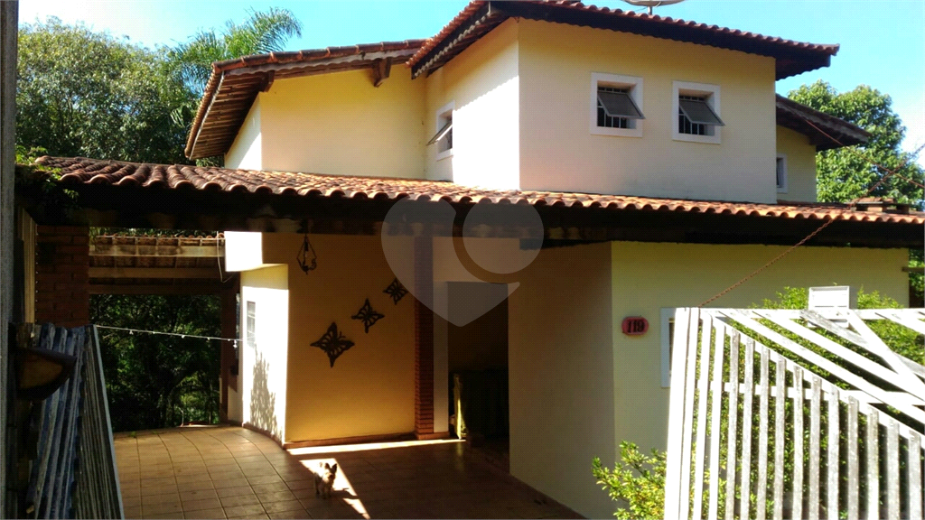 Casa à venda com 3 quartos, 250m² - Foto 1