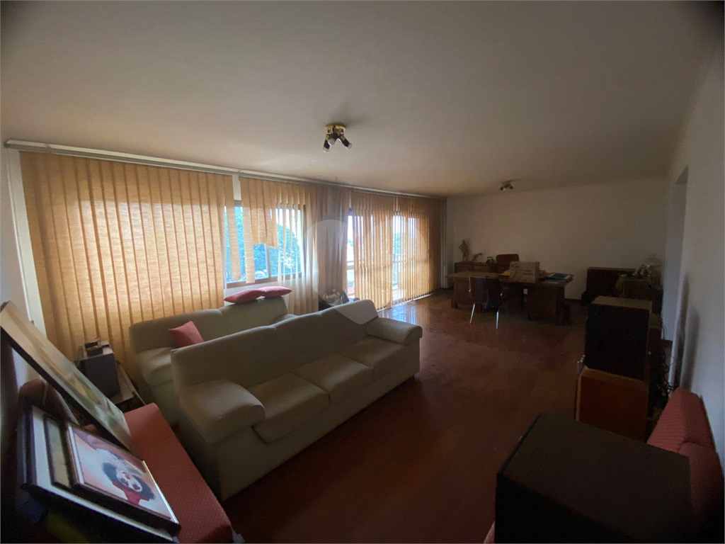 Apartamento à venda com 3 quartos, 135m² - Foto 2