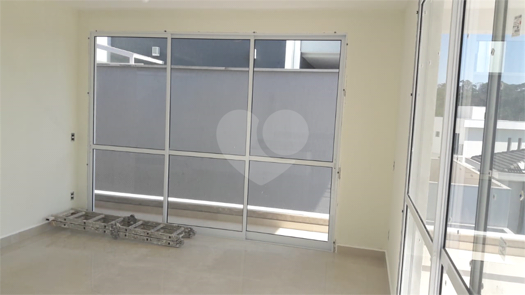 Casa de Condomínio à venda com 3 quartos, 250m² - Foto 2