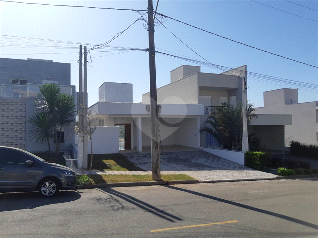 Casa de Condomínio à venda com 3 quartos, 250m² - Foto 1