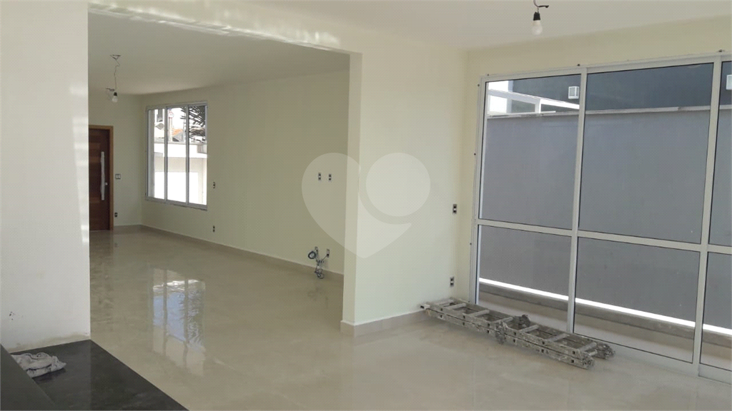 Casa de Condomínio à venda com 3 quartos, 250m² - Foto 3
