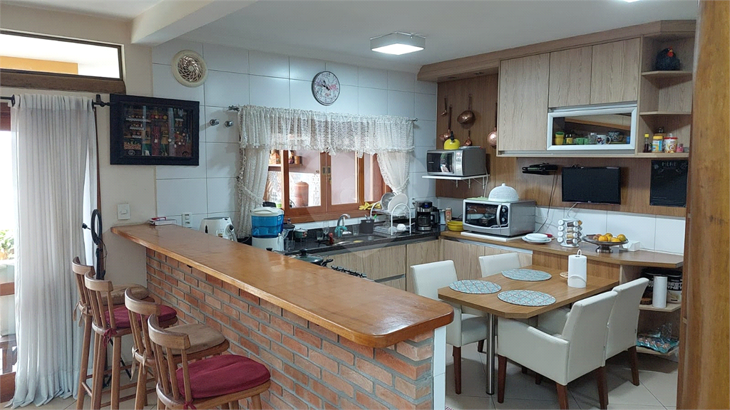 Casa à venda e aluguel com 5 quartos, 350m² - Foto 4
