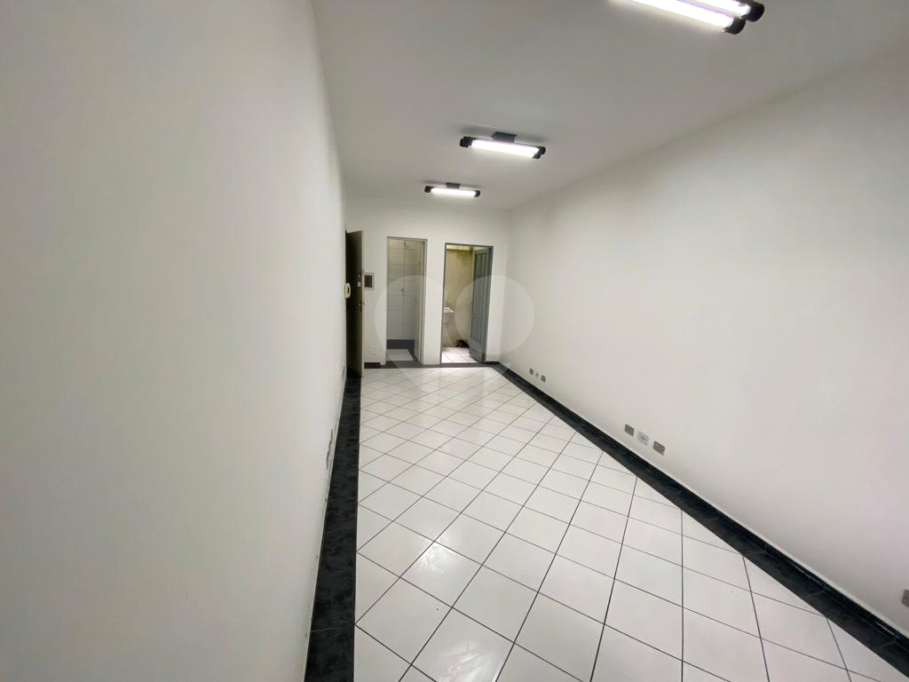 Prédio comercial com 242m² de área útil no bairro do Limão.