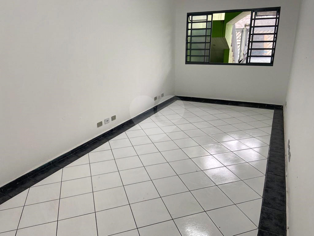 Prédio comercial com 242m² de área útil no bairro do Limão.