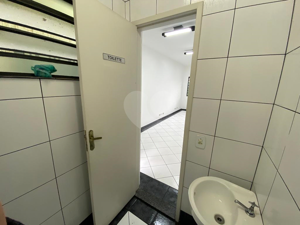 Prédio comercial com 242m² de área útil no bairro do Limão.