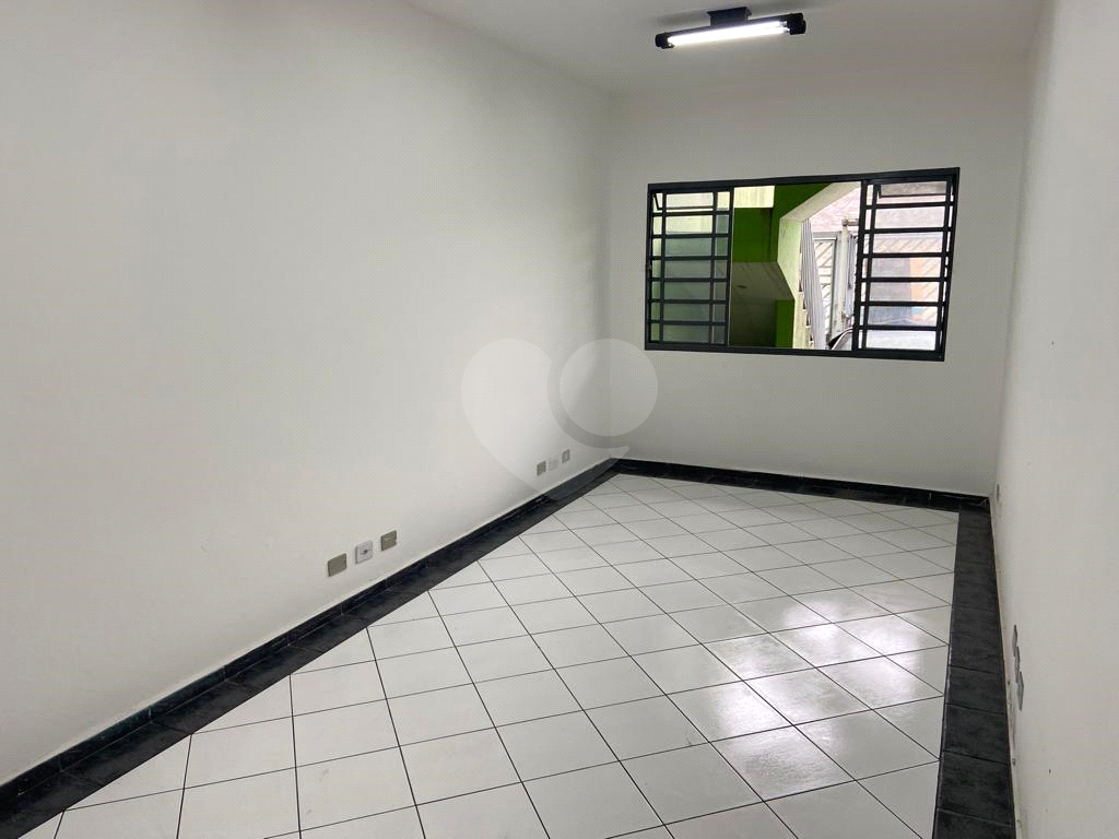 Prédio comercial com 242m² de área útil no bairro do Limão.