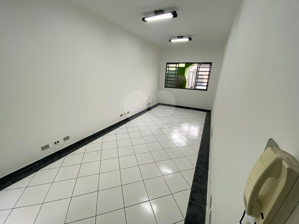 Prédio comercial com 242m² de área útil no bairro do Limão.