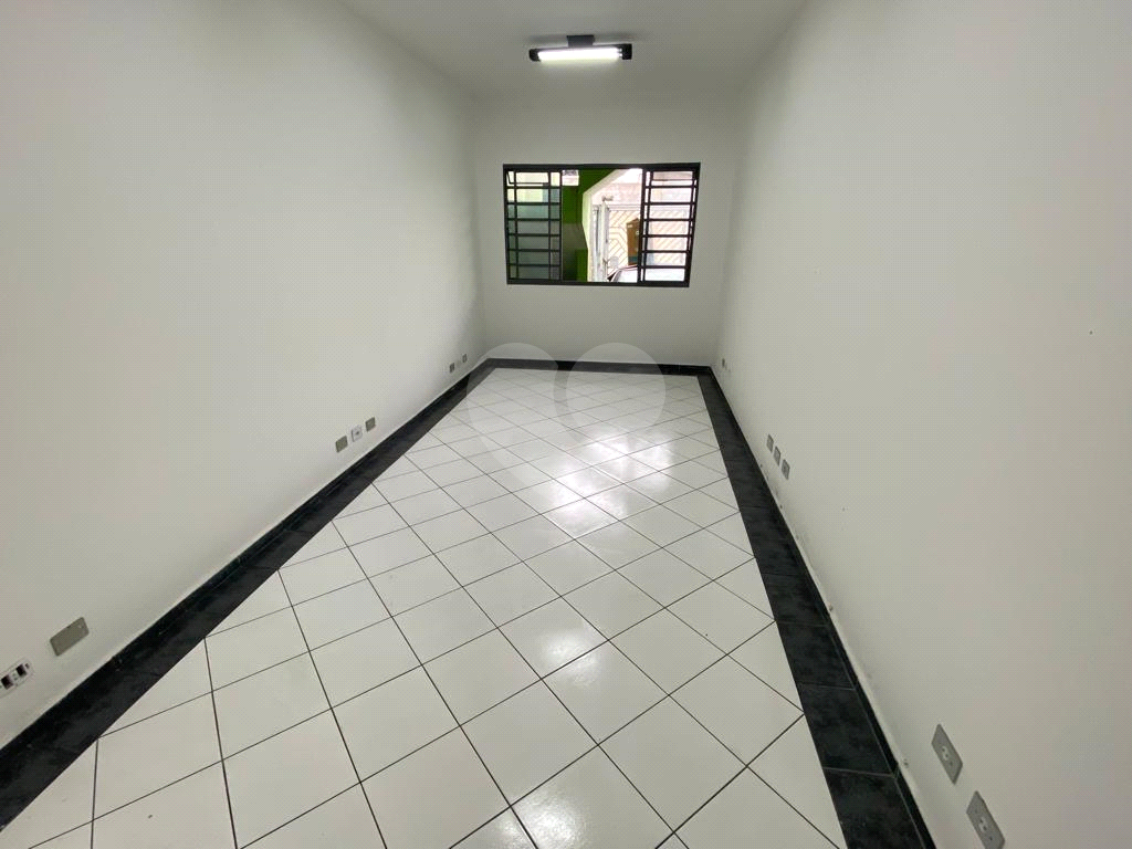 Prédio comercial com 242m² de área útil no bairro do Limão.