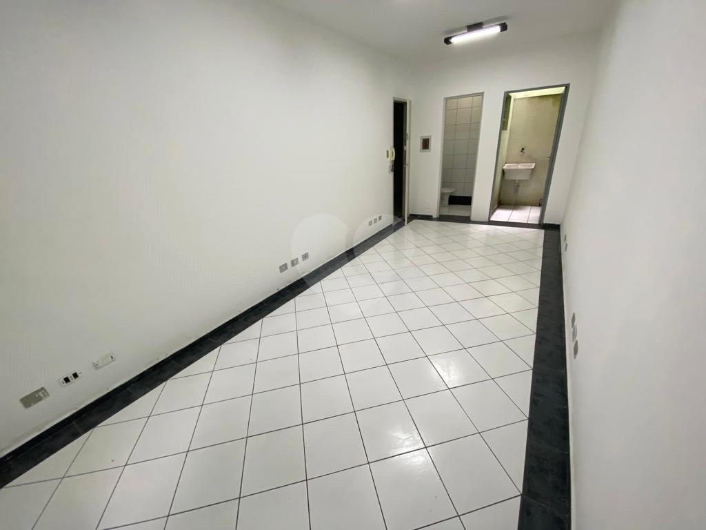 Prédio comercial com 242m² de área útil no bairro do Limão.