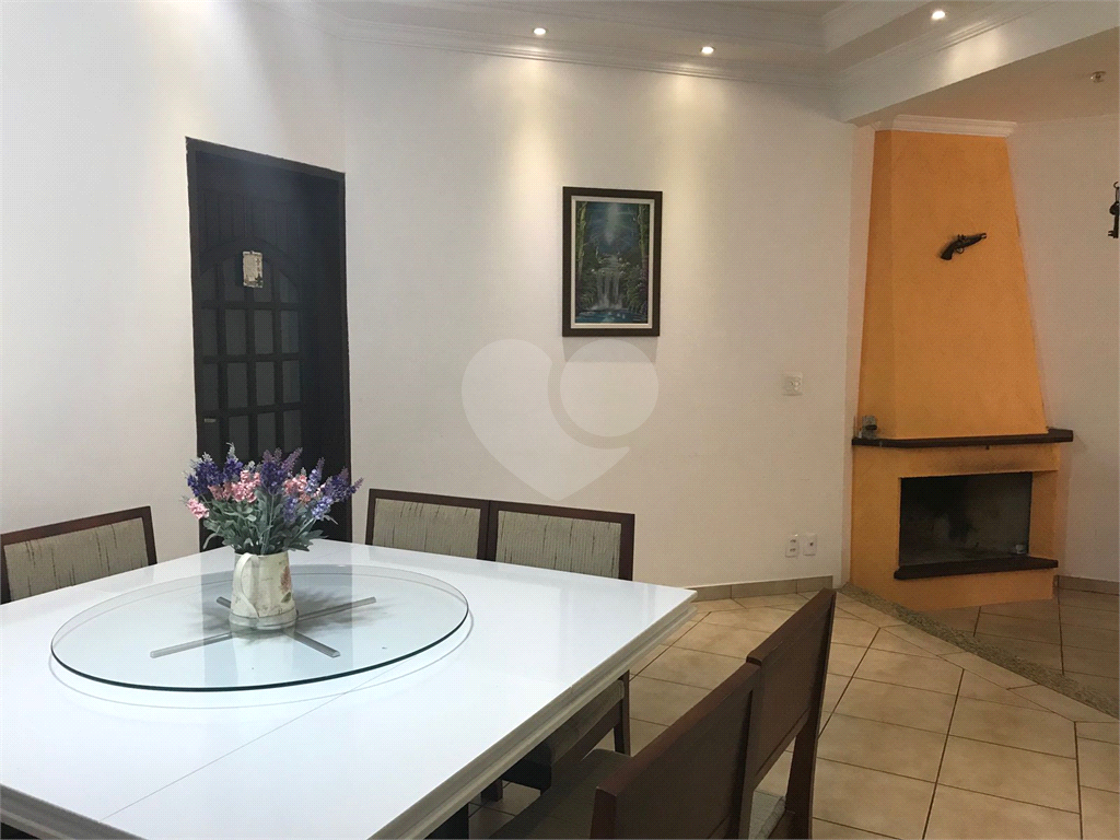 Casa à venda com 3 quartos, 223m² - Foto 9