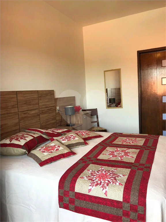 Casa à venda com 3 quartos, 223m² - Foto 11