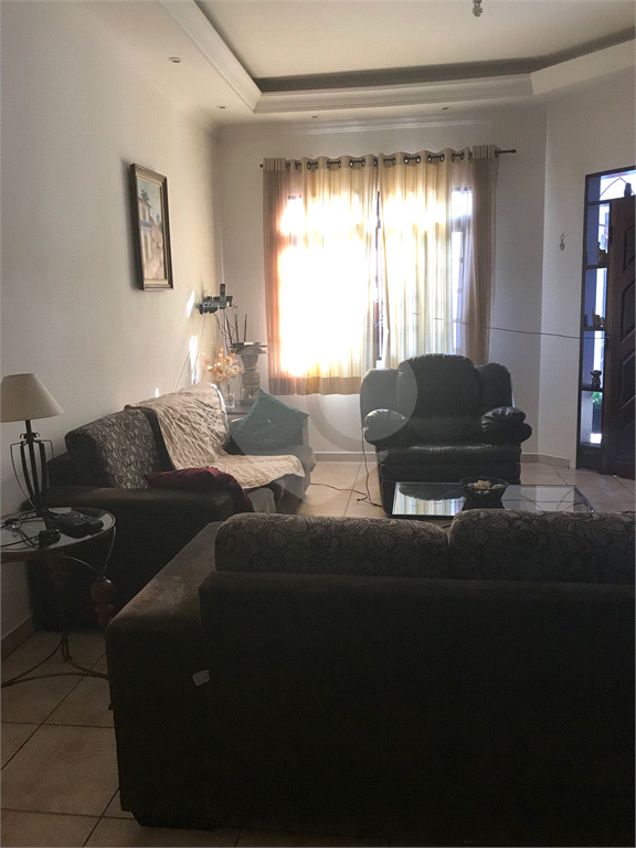 Casa à venda com 3 quartos, 223m² - Foto 3