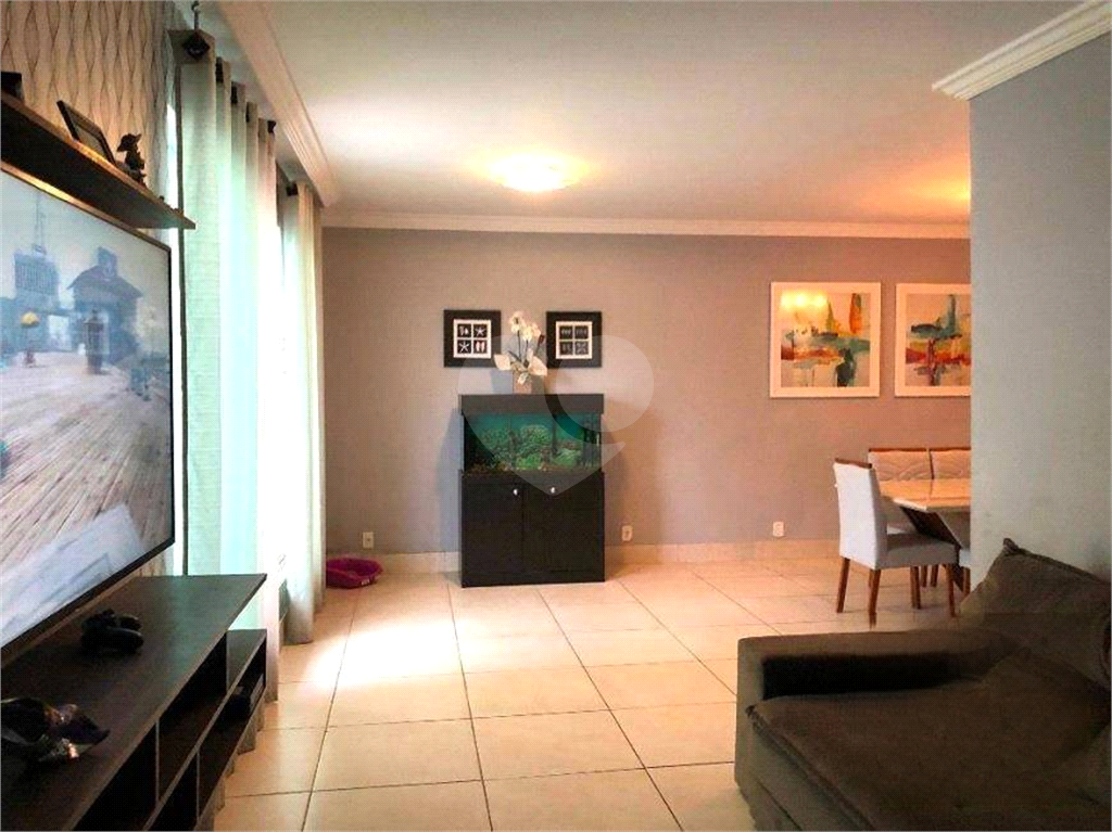 Casa à venda com 3 quartos, 218m² - Foto 3