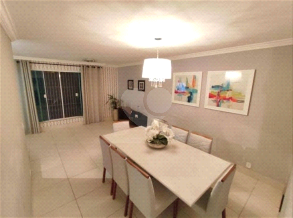 Casa à venda com 3 quartos, 218m² - Foto 2