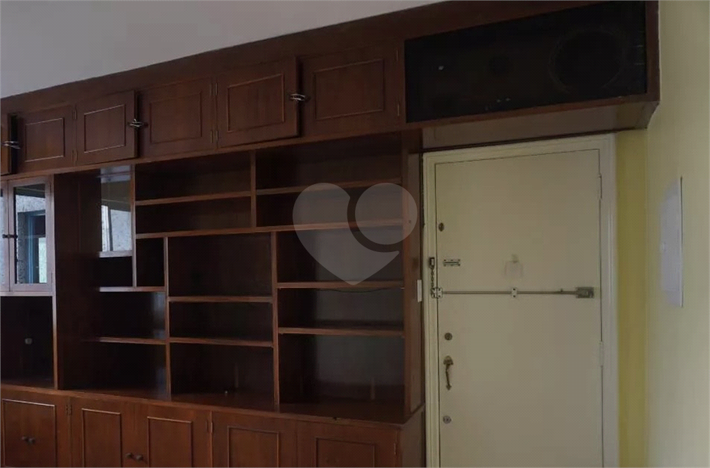 Apartamento recém reformado em Santana. 