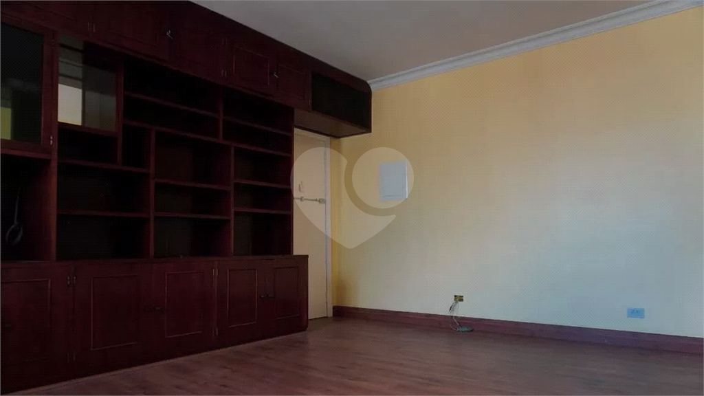 Apartamento recém reformado em Santana. 
