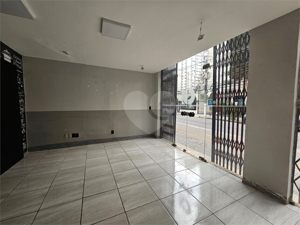 Loja de rua de 32,50m² com 1 salão, área para cozinha, 1 banheiro MOEMA