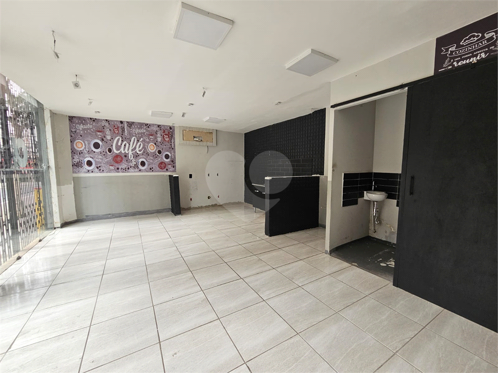 Loja de rua de 32,50m² com 1 salão, área para cozinha, 1 banheiro MOEMA