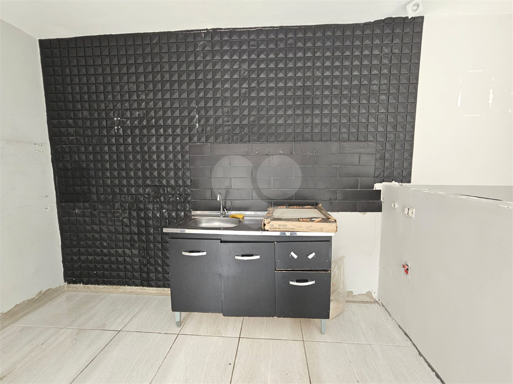 Loja de rua de 32,50m² com 1 salão, área para cozinha, 1 banheiro MOEMA